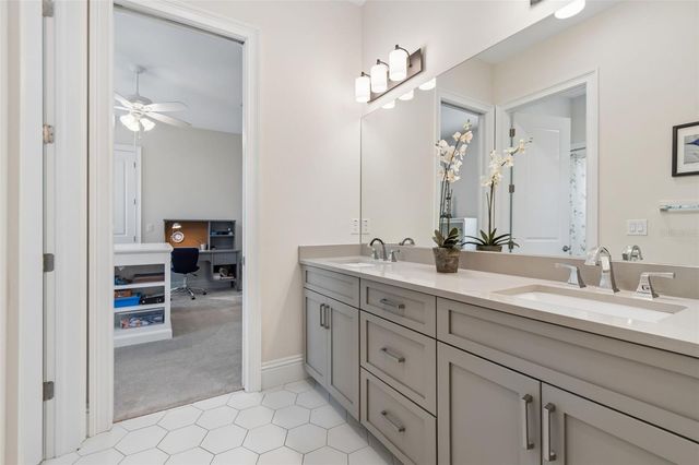 4216 W LEONA STREET, Tampa, FL 33629