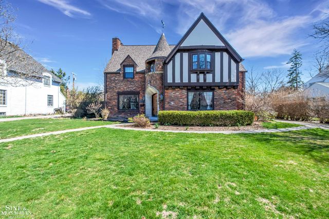 806 Pemberton Road, Grosse Pointe Park, MI 48230