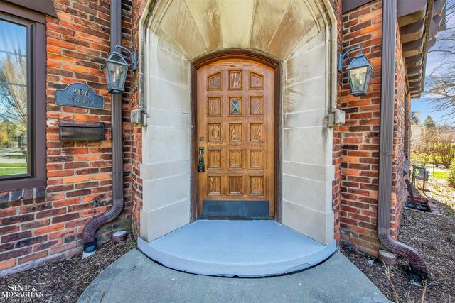 806 Pemberton Road, Grosse Pointe Park, MI 48230