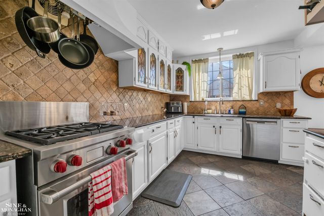 806 Pemberton Road, Grosse Pointe Park, MI 48230