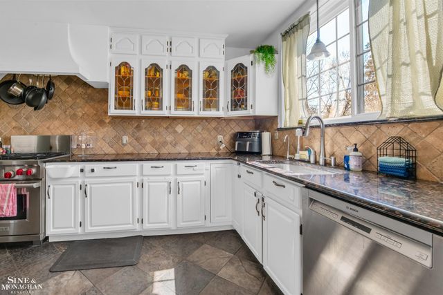 806 Pemberton Road, Grosse Pointe Park, MI 48230