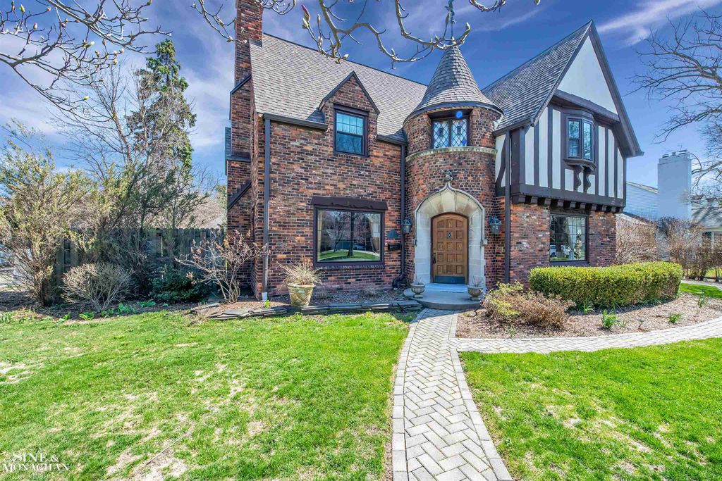 806 Pemberton Road, Grosse Pointe Park, MI 48230