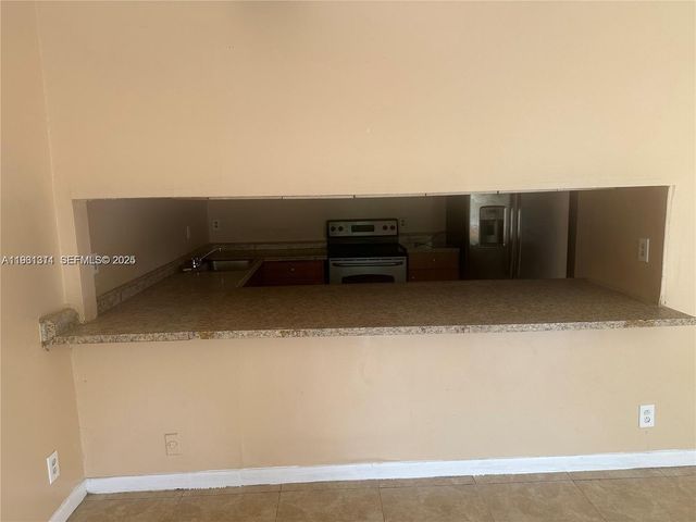 948 SW 74th Ave, North Lauderdale, FL 33068