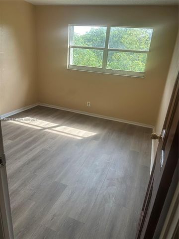 948 SW 74th Ave, North Lauderdale, FL 33068