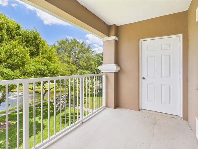 5060 Fairways Circle F303, Vero Beach, FL 32967