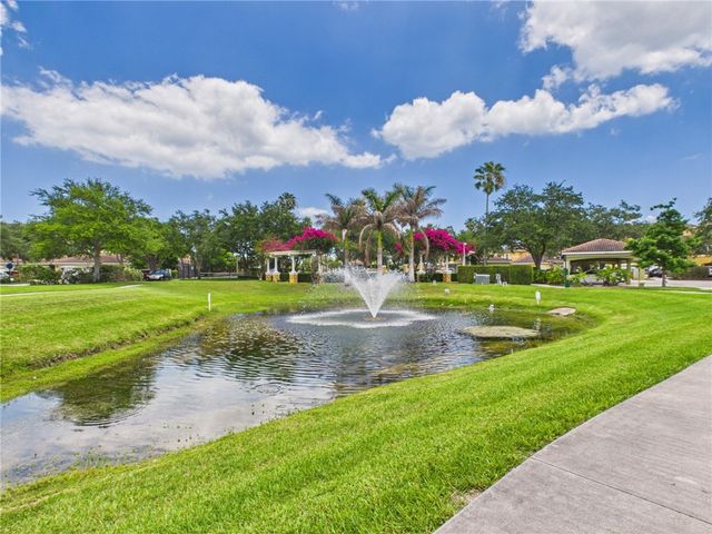 5060 Fairways Circle F303, Vero Beach, FL 32967