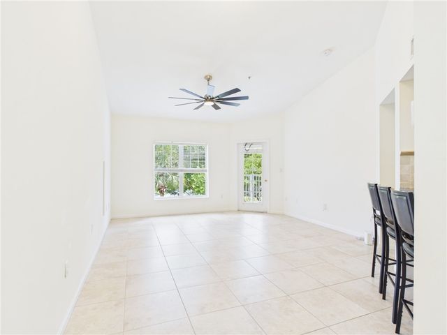 5060 Fairways Circle F303, Vero Beach, FL 32967