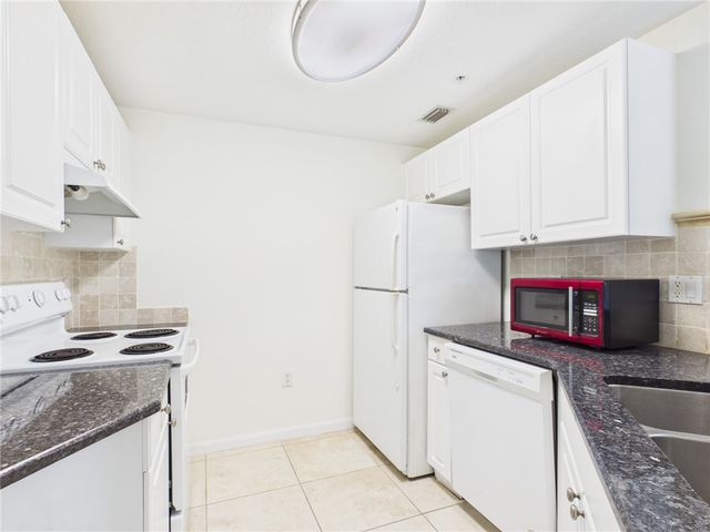 5060 Fairways Circle F303, Vero Beach, FL 32967