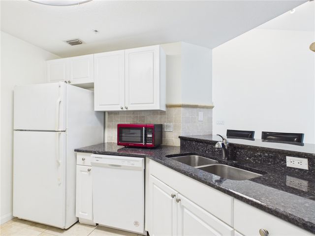 5060 Fairways Circle F303, Vero Beach, FL 32967