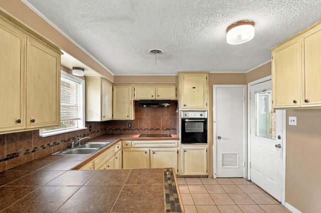 1305 Houston Street, Conroe, TX 77301