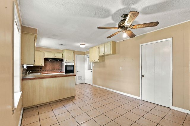 1305 Houston Street, Conroe, TX 77301