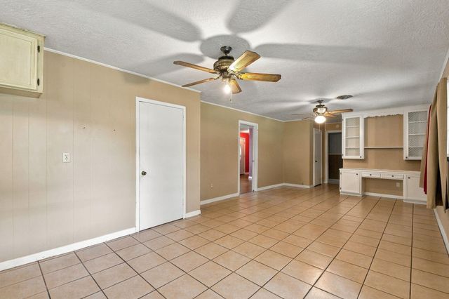 1305 Houston Street, Conroe, TX 77301