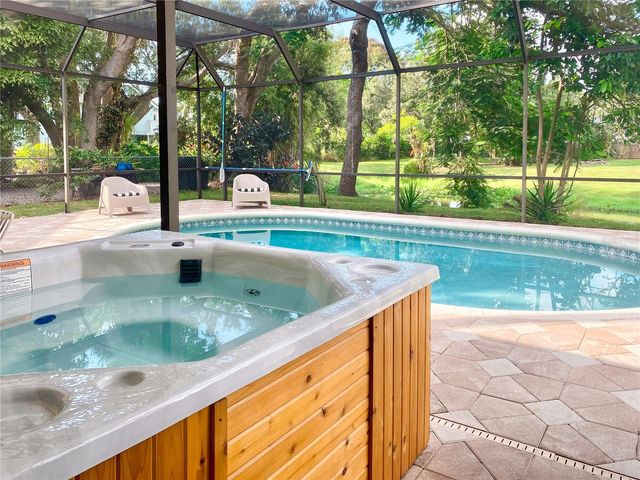 4907 82ND PLACE E, Sarasota, FL 34243