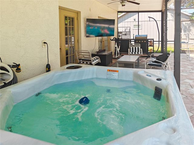 4907 82ND PLACE E, Sarasota, FL 34243