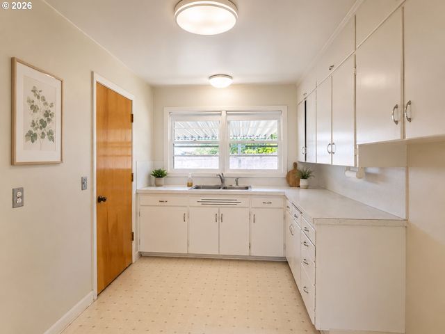 1420 Se 117TH Ave, Portland, OR 97216
