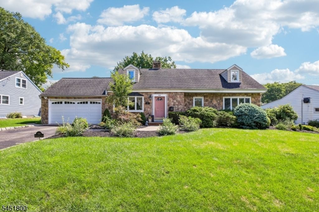 998 Washington Ave, Hohokus Boro, NJ 07423 — exterior