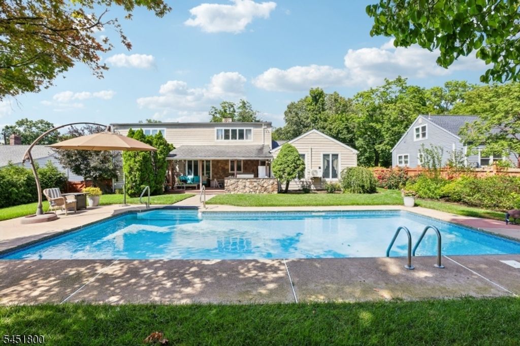 998 Washington Ave, Hohokus Boro, NJ 07423 — photo 2