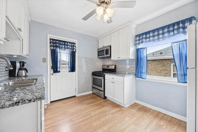 1511 Kemman Avenue, La Grange Park, IL 60526