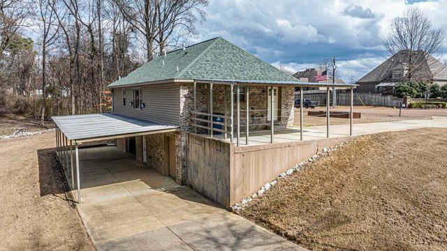 207 MEADE LAKE RD, Atoka, TN 38004