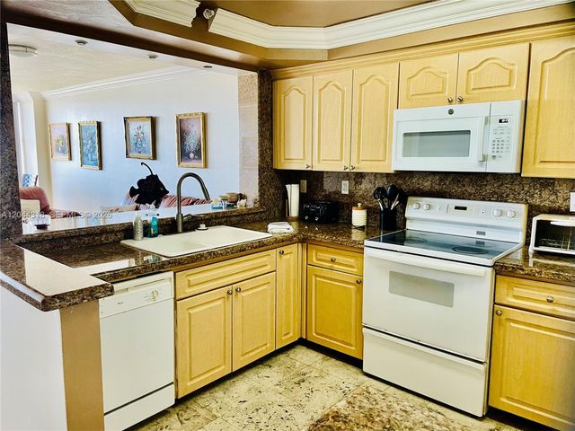 2555 Collins Ave 2006, Miami Beach, FL 33140