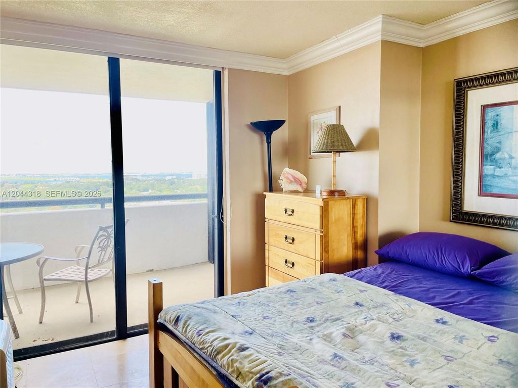 Image 12 of property listing at 2555 Collins Ave 2006, Miami Beach, FL 33140
