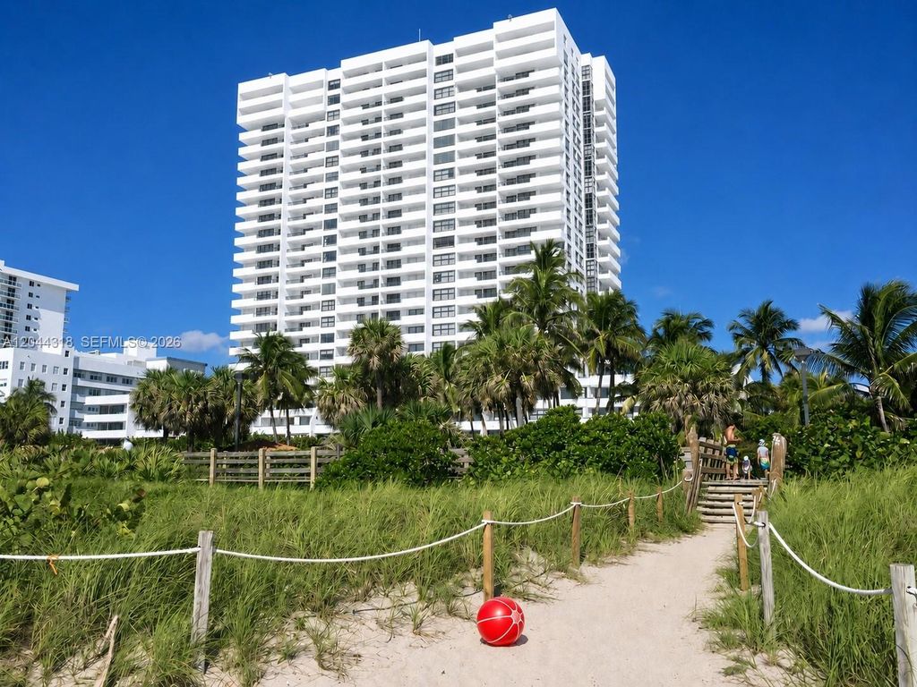 Image 24 of property listing at 2555 Collins Ave 2006, Miami Beach, FL 33140