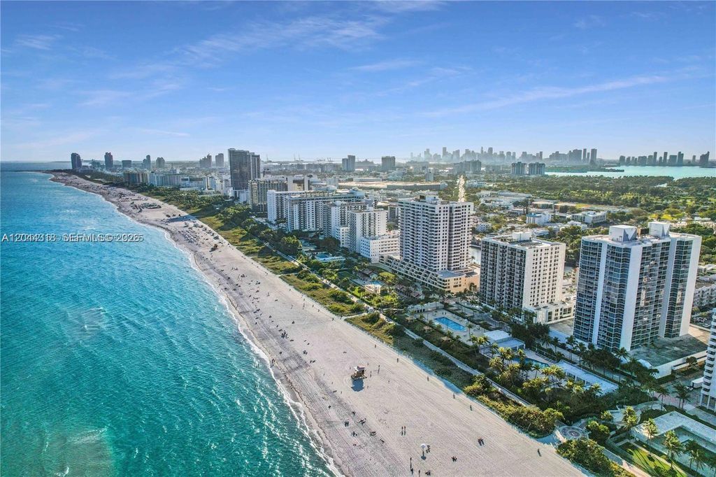 Image 25 of property listing at 2555 Collins Ave 2006, Miami Beach, FL 33140