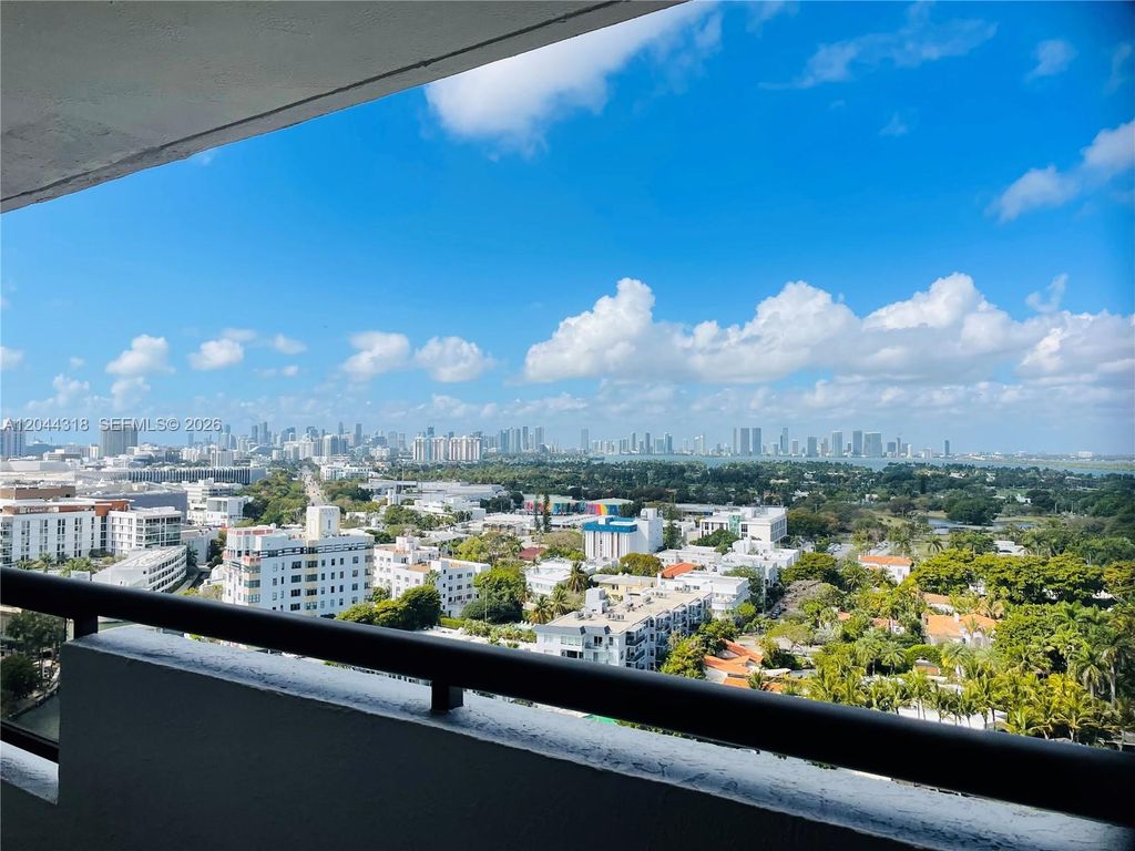 Image 26 of property listing at 2555 Collins Ave 2006, Miami Beach, FL 33140