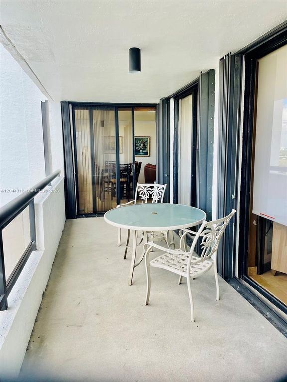 Image 3 of property listing at 2555 Collins Ave 2006, Miami Beach, FL 33140