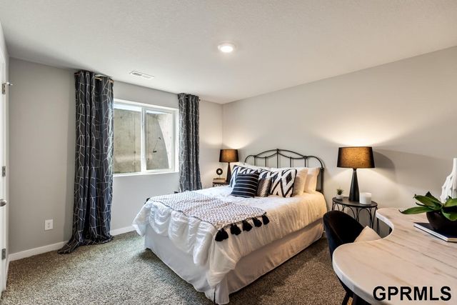 18642 Portal Street, Omaha, NE 68136