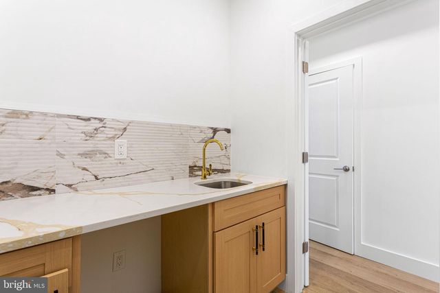 2053 N ORKNEY ST, Philadelphia, PA 19122