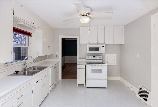 5810 Ingersoll Avenue, Des Moines, IA 50312