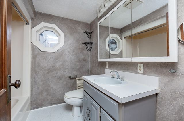 5810 Ingersoll Avenue, Des Moines, IA 50312