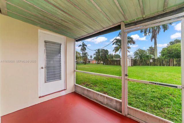 72 NW 162nd St 72, Miami, FL 33169