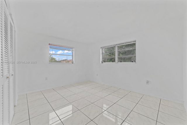 72 NW 162nd St 72, Miami, FL 33169