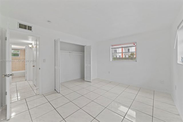 72 NW 162nd St 72, Miami, FL 33169