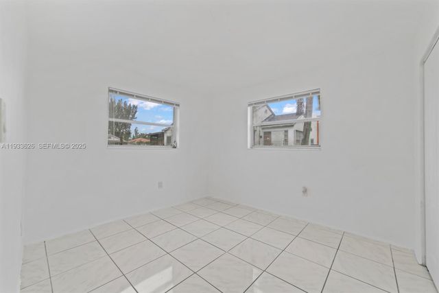 72 NW 162nd St 72, Miami, FL 33169