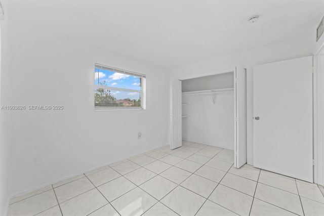 72 NW 162nd St 72, Miami, FL 33169