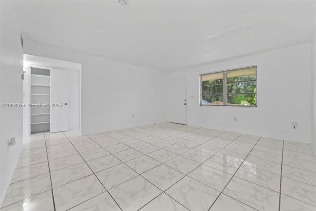 72 NW 162nd St 72, Miami, FL 33169