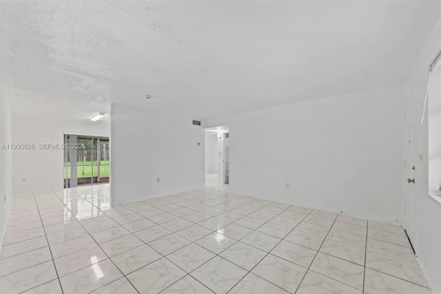 72 NW 162nd St 72, Miami, FL 33169