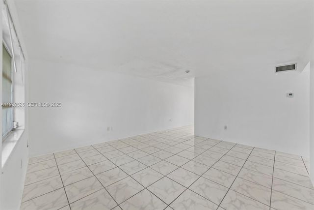 72 NW 162nd St 72, Miami, FL 33169
