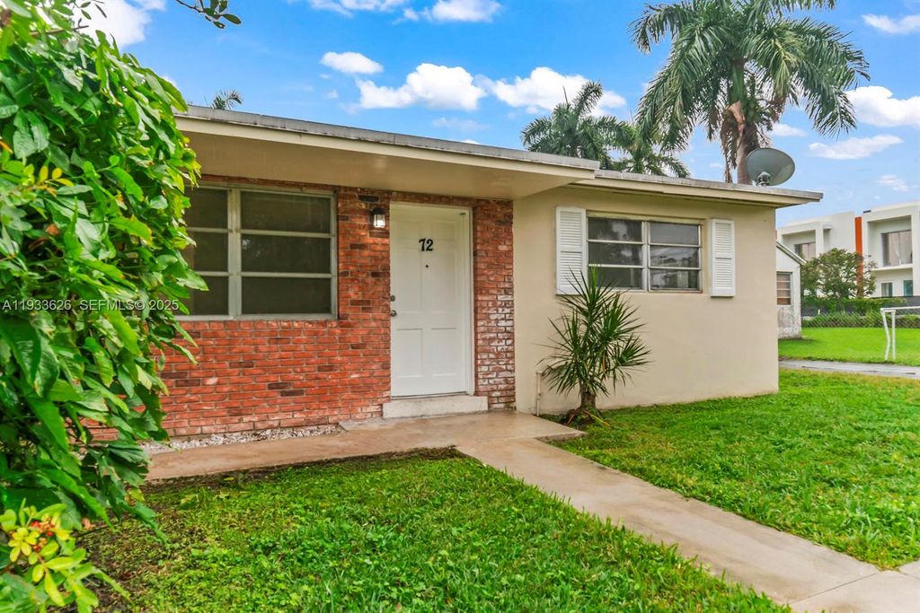 72 NW 162nd St 72, Miami, FL 33169