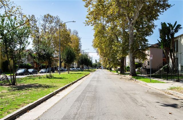 4237 8th Avenue, Los Angeles, CA 90008