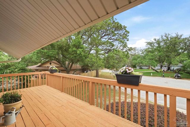 1137 Great Oaks Ct, Gulf Breeze, FL 32563