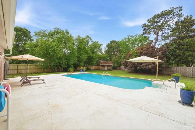 1137 Great Oaks Ct, Gulf Breeze, FL 32563