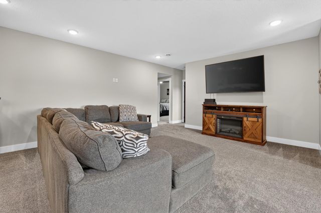 6788 Larkspur Parkway NW, Rochester, MN 55901