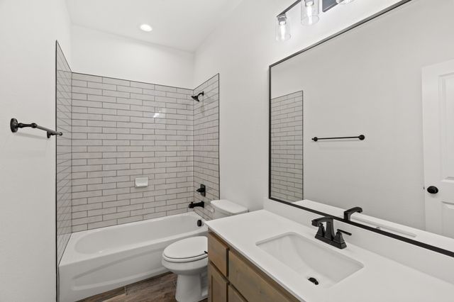 460 Solo Ridge Drive, Waxahachie, TX 75167