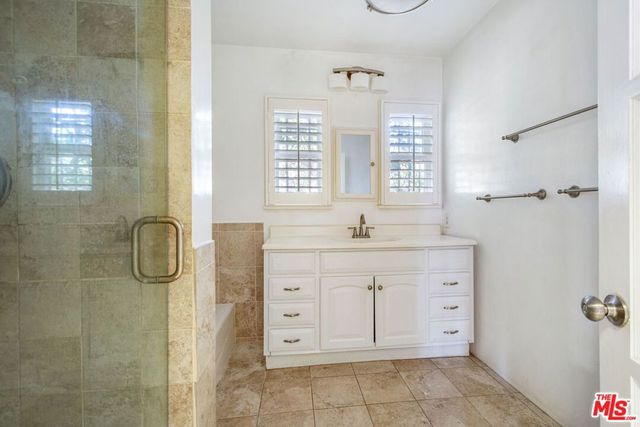3785 Degnan Boulevard, Los Angeles, CA 90018