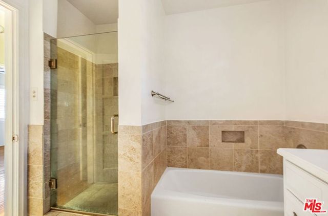 3785 Degnan Boulevard, Los Angeles, CA 90018