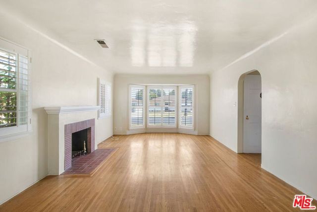 3785 Degnan Boulevard, Los Angeles, CA 90018